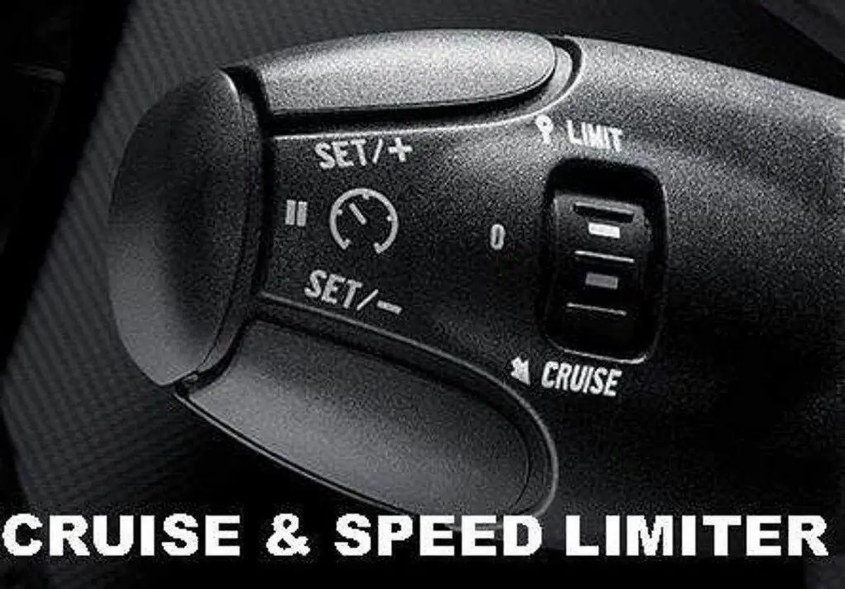 2015-citroen-c4-cactus-16bluehdi-feel-big-28
