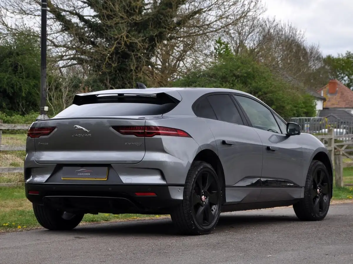 2021-jaguar-i-pace-ev400-se-big-36