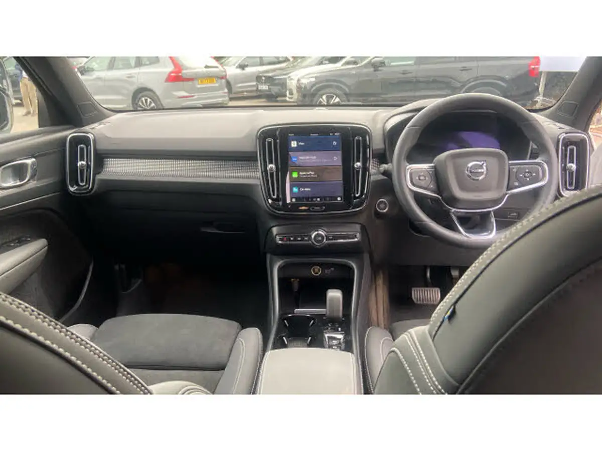 2024-volvo-xc40-20-b3-plus-big-19