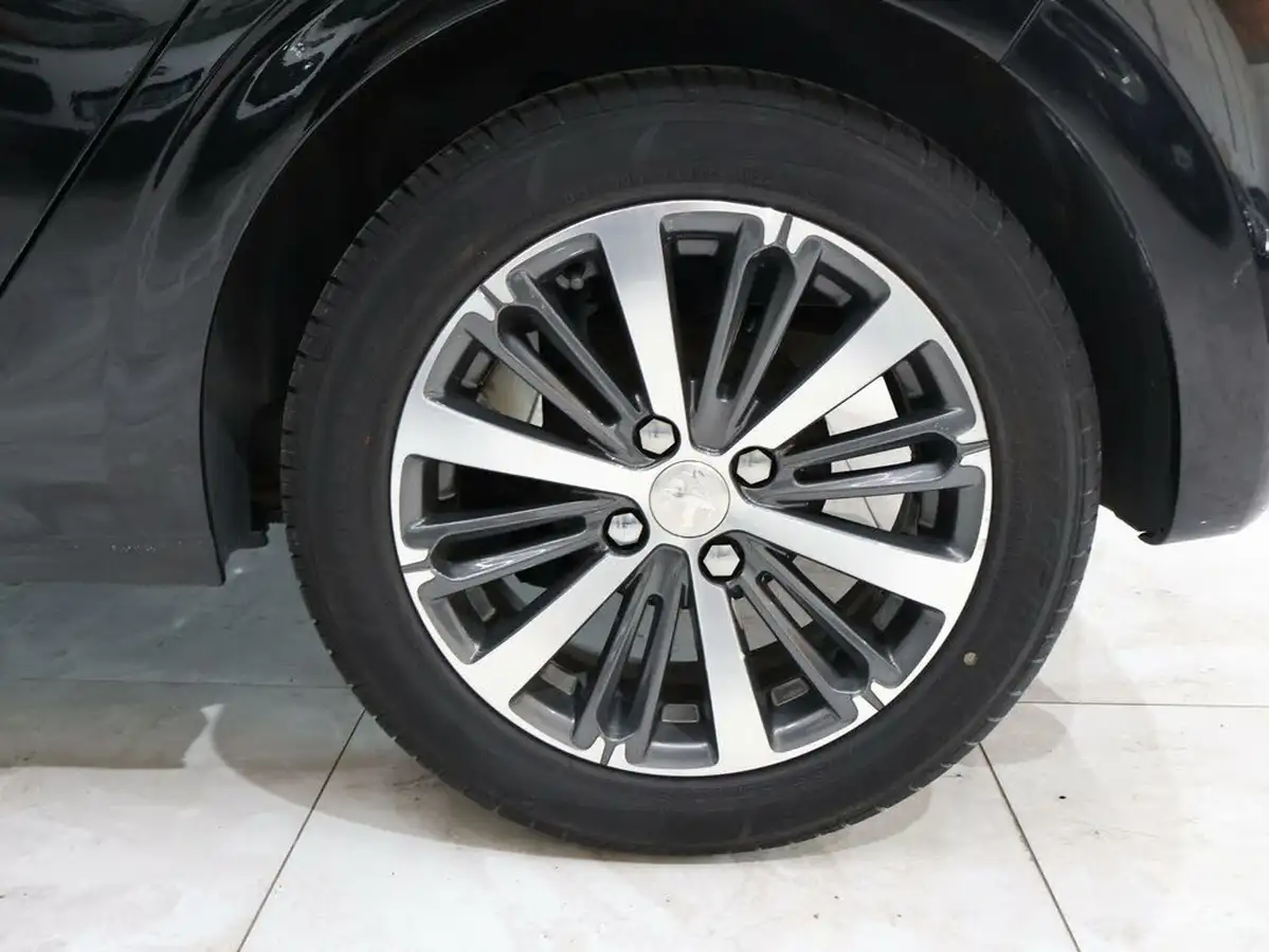 2016-peugeot-208-12-puretech-active-design-lime-5d-big-45