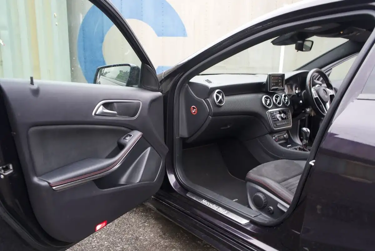 2015-mercedes-benz-a-class-15cdi-a180-amg-sport-big-38
