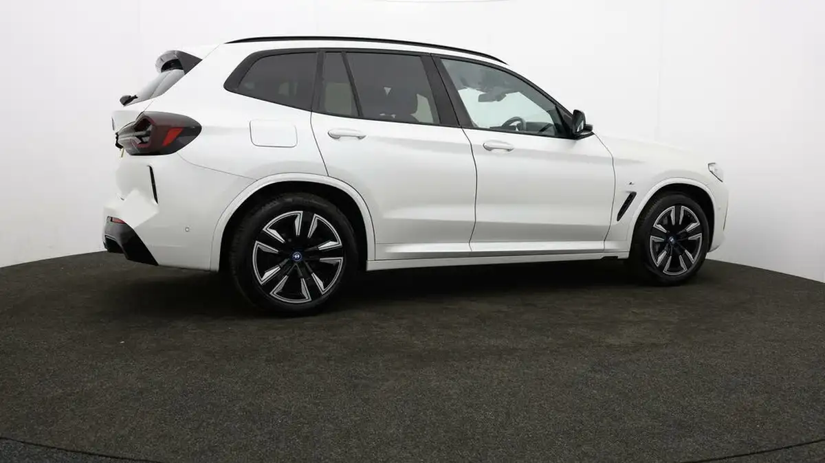 2022-bmw-ix3-e-m-sport-big-28