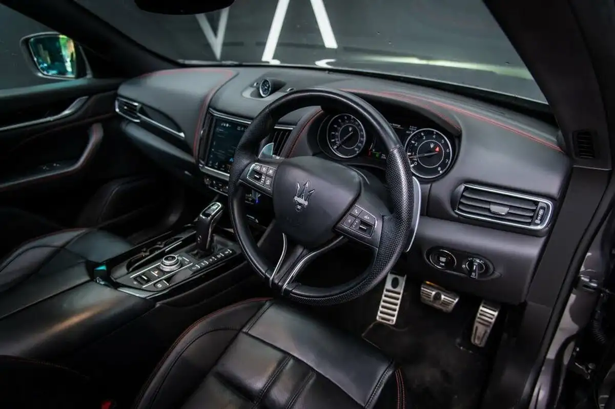 2021-maserati-levante-30-gransport-big-2