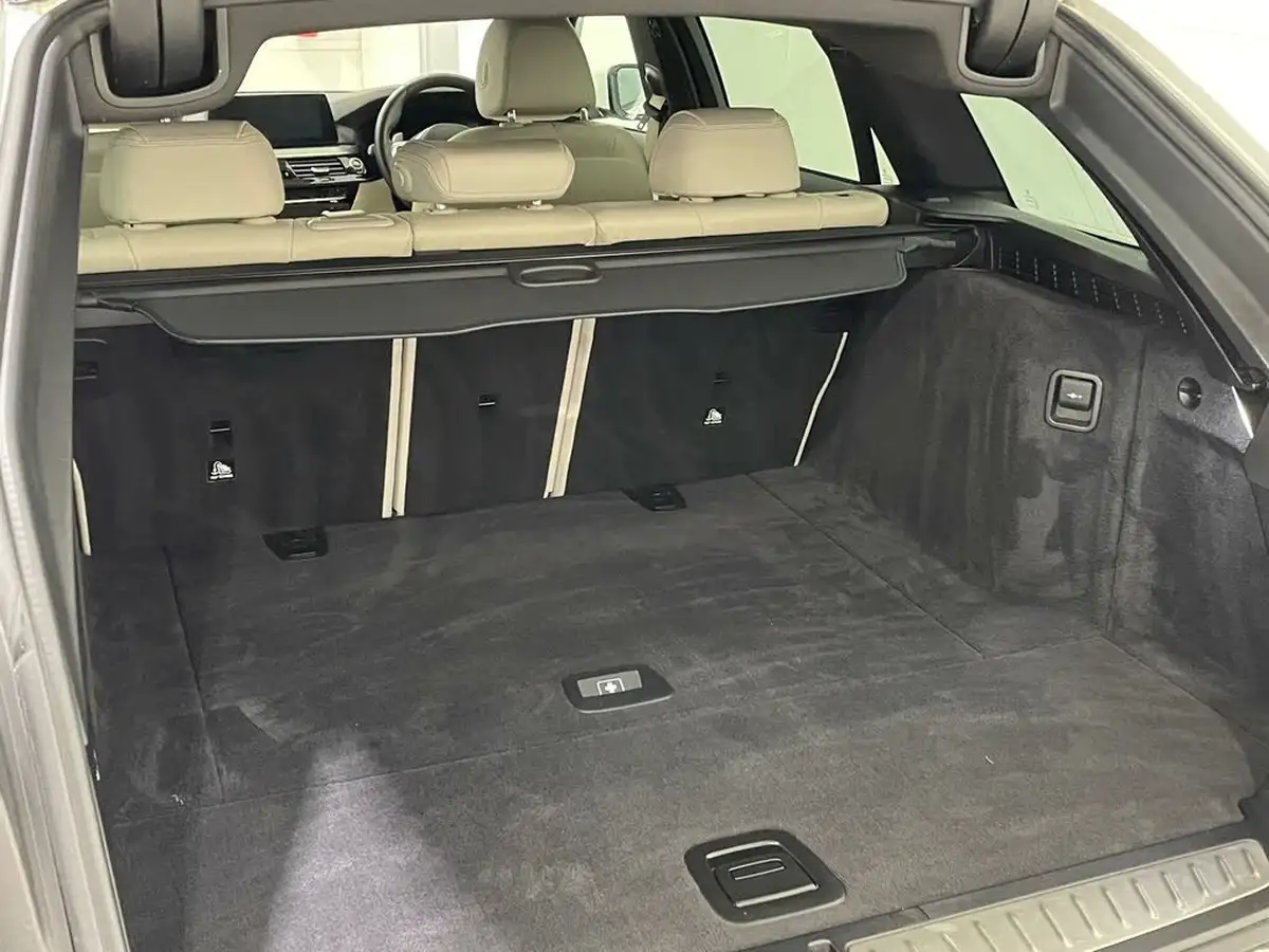 2019-bmw-5-series-big-53