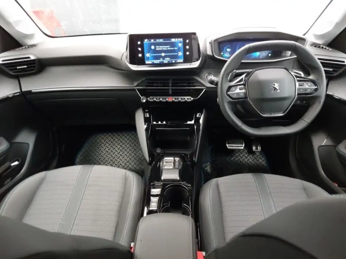 2023-peugeot-208-12-puretech-allure-premium-100ps-eat8-big-2
