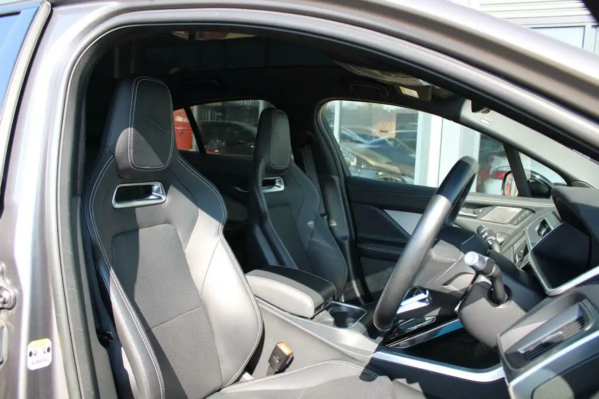 2022-jaguar-i-pace-ev400-hse-black-big-2