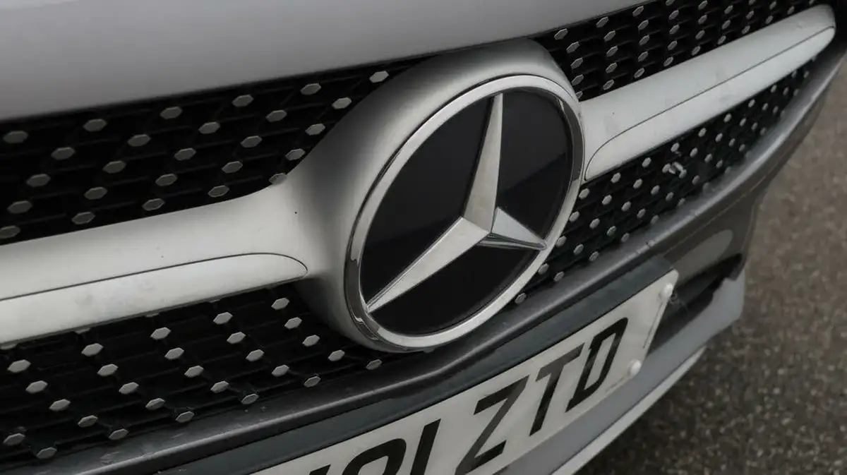 2021-mercedes-benz-a-class-13-a180-amg-line-hatchback-5d-7g-dct-big-22