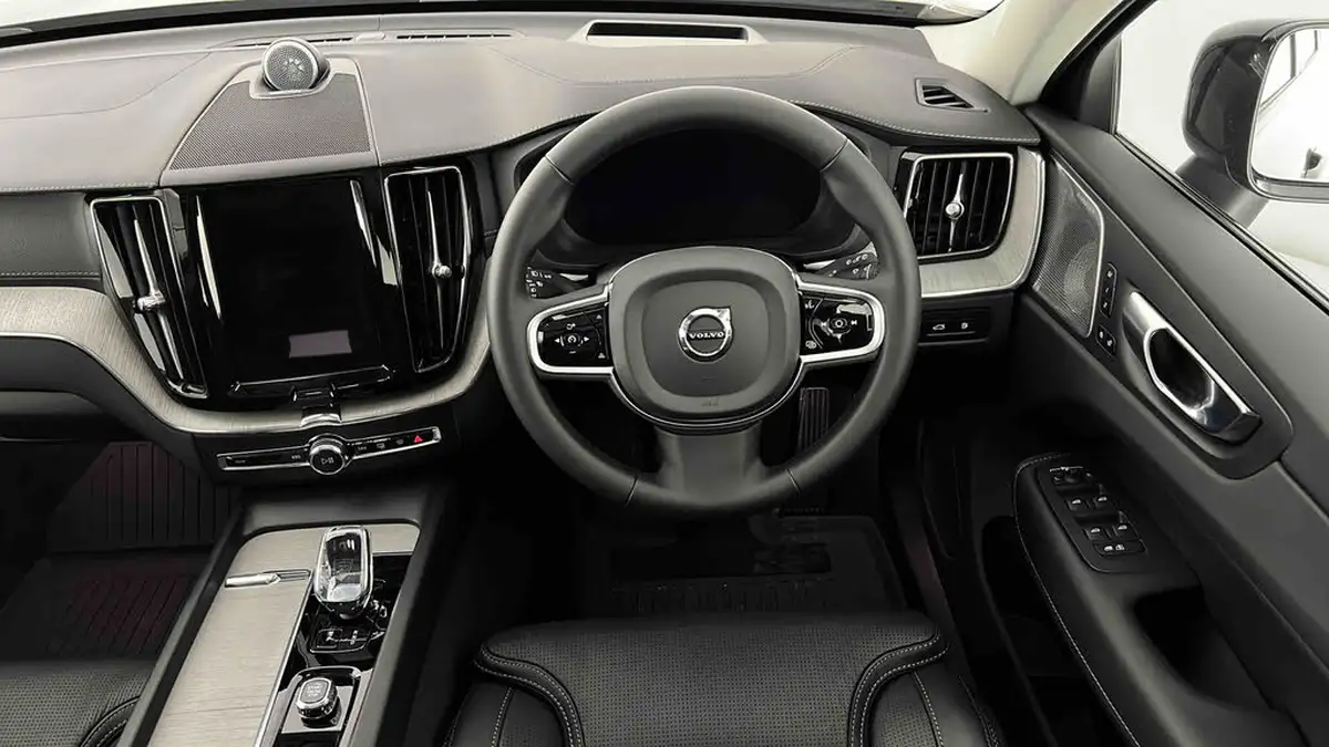2024-volvo-xc60-20-t8-ultimate-dark-big-10