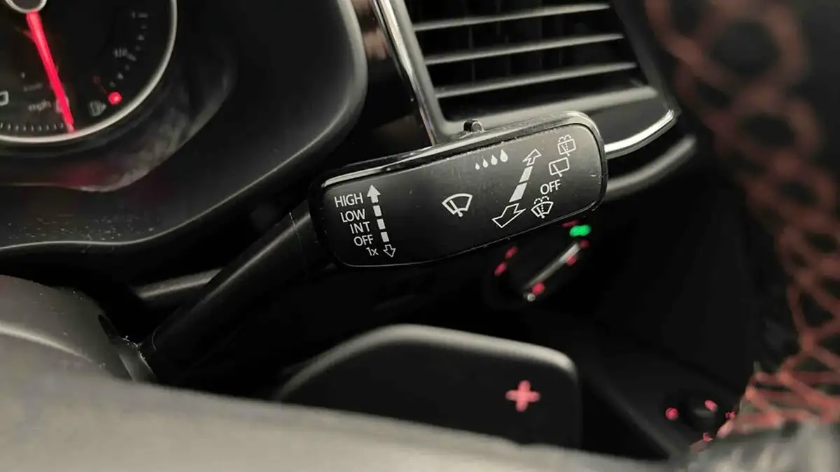 2019-seat-leon-20-tsi-fr-hatchback-big-35