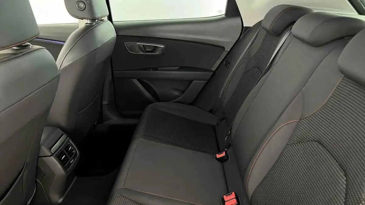 2019-seat-leon-20-tsi-fr-hatchback-big-11