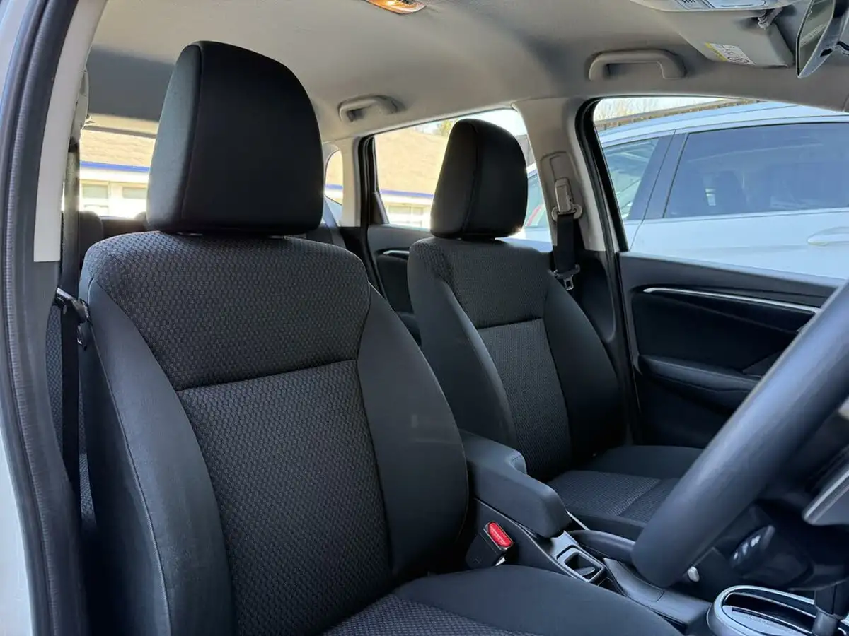2020-honda-jazz-13-i-vtec-se-cvt-big-12