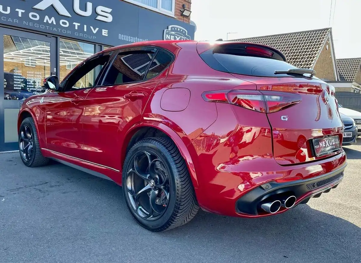 2018-alfa-romeo-stelvio-29-biturbo-quadrifoglio-big-33