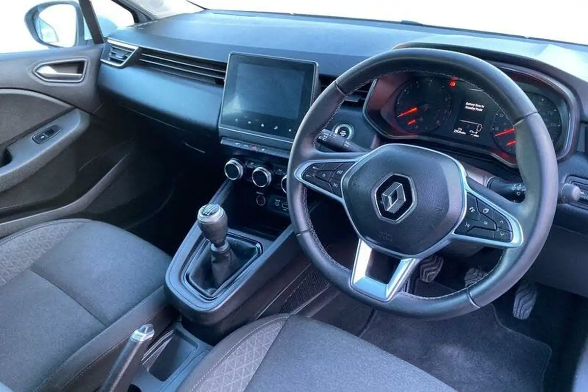 2022-renault-clio-10-tce-iconic-edition-big-10