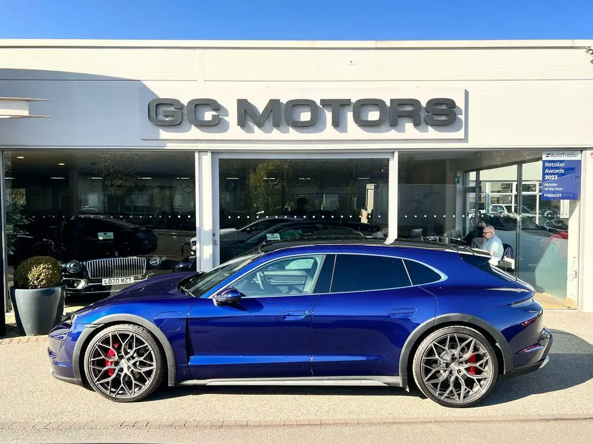 2022-porsche-taycan-e-4s-cross-turismo-big-4