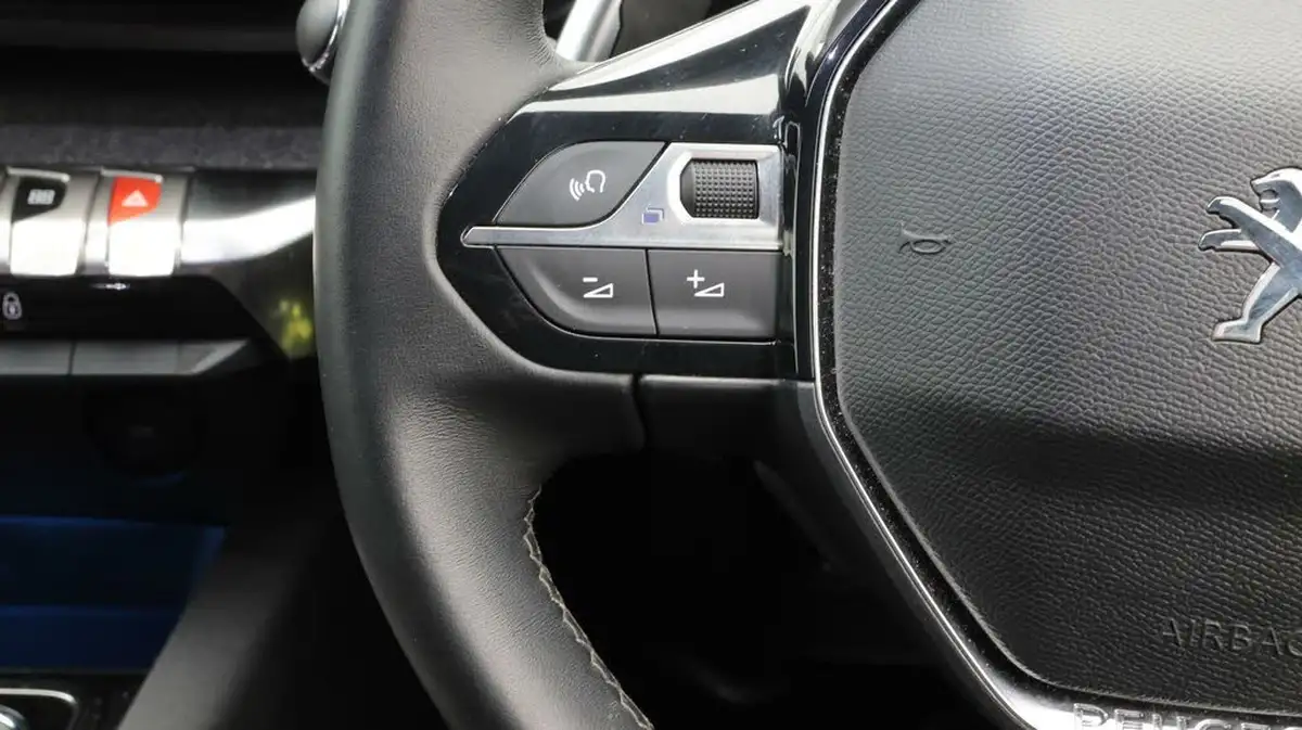 2023-peugeot-5008-suv-15-bluehdi-allure-130ps-eat8-big-24
