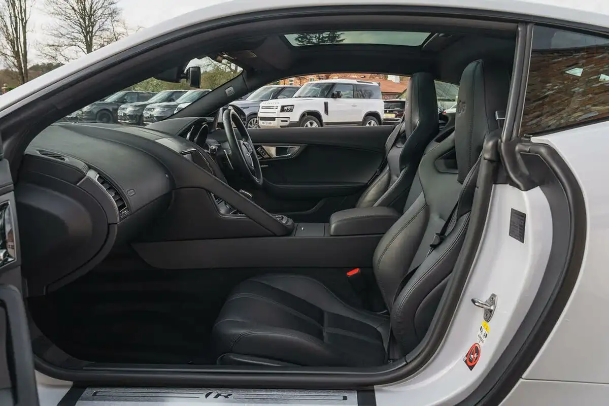 2016-jaguar-f-type-50-v8-sc-r-awd-coupe-big-17