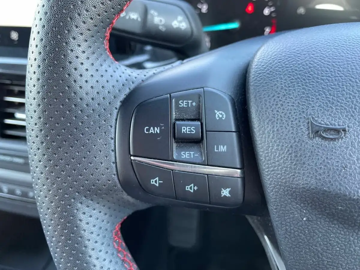 2023-ford-focus-10t-st-line-125ps-hatchback-big-26