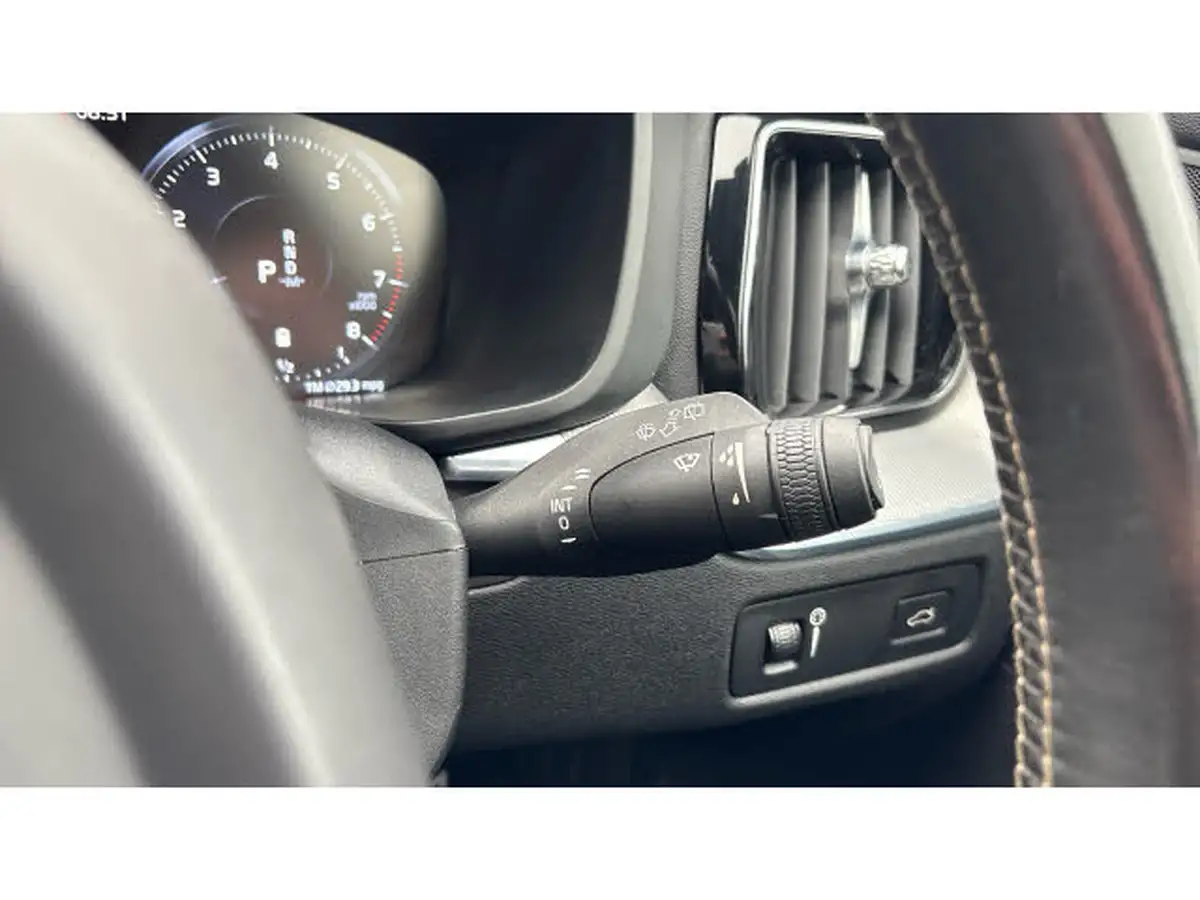 2020-volvo-xc60-20-b5-r-design-big-54