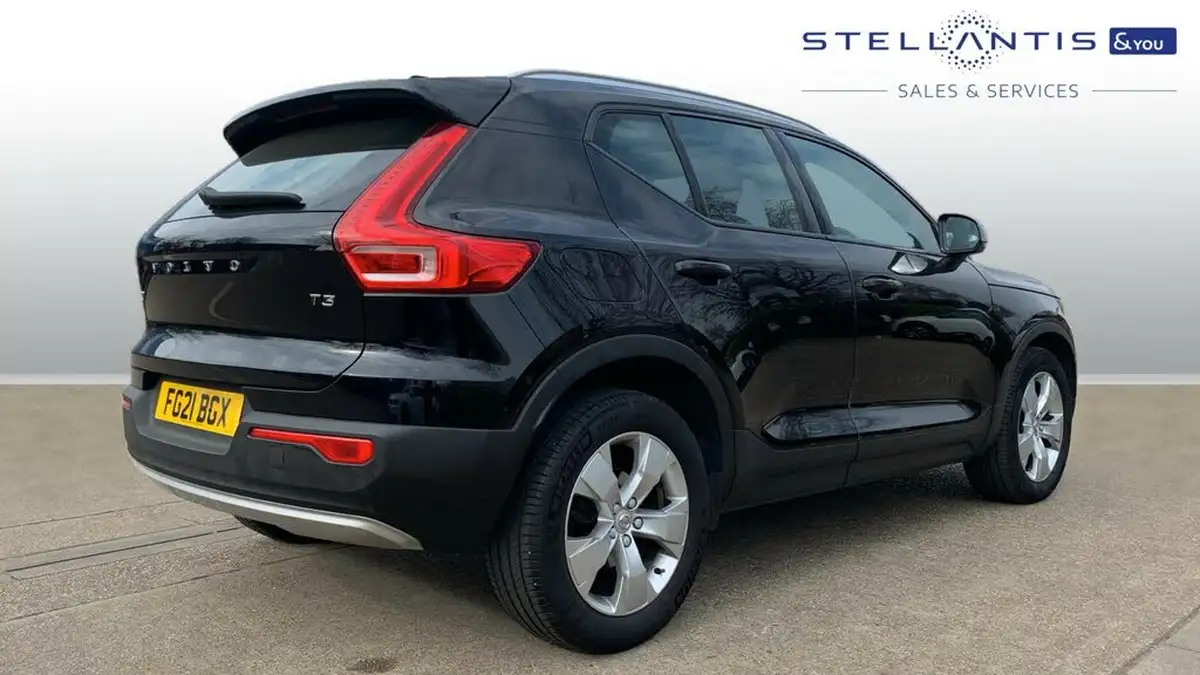 2021-volvo-xc40-15-t3-momentum-161bhp-big-2