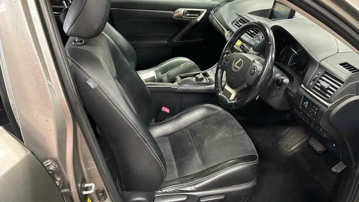 2016-lexus-ct-200h-18-advance-plus-big-4