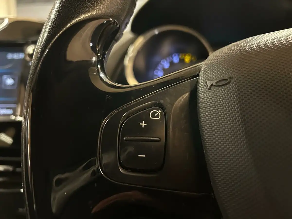 2014-renault-clio-15td-dynamique-medianavss-big-25