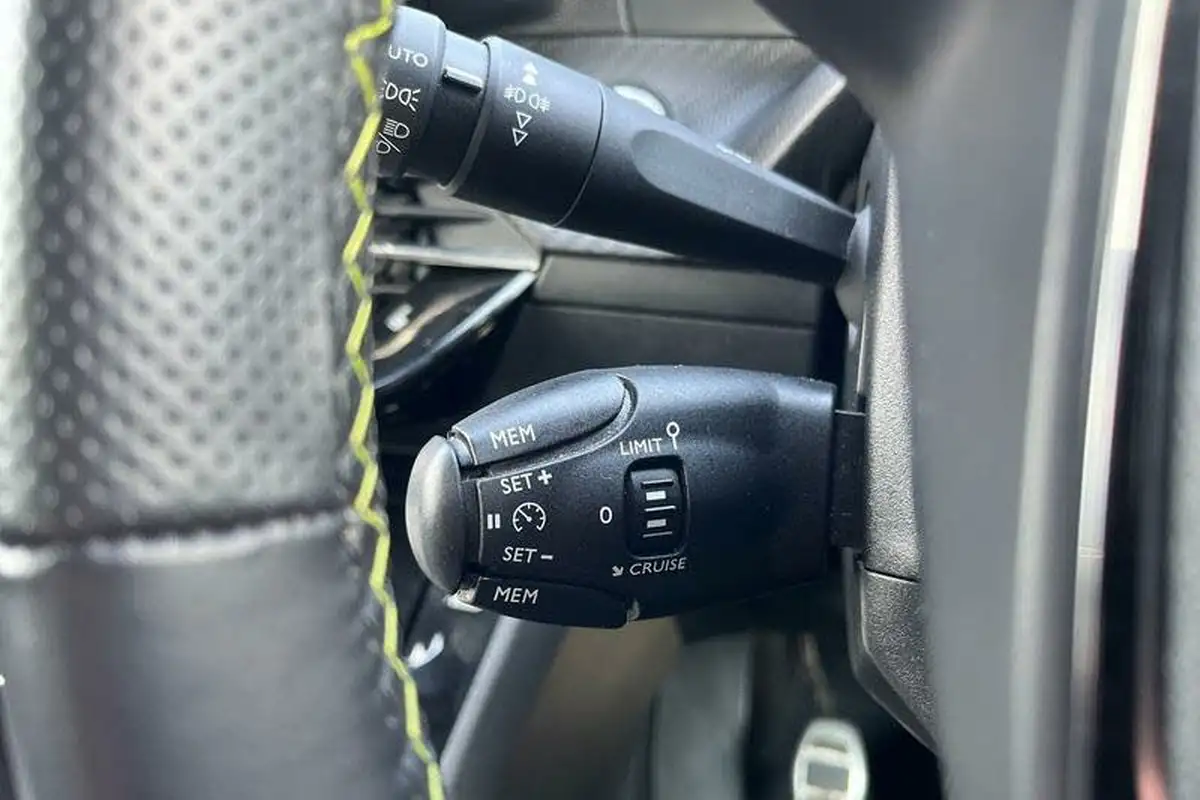 2021-peugeot-2008-suv-15-bluehdi-gt-big-22
