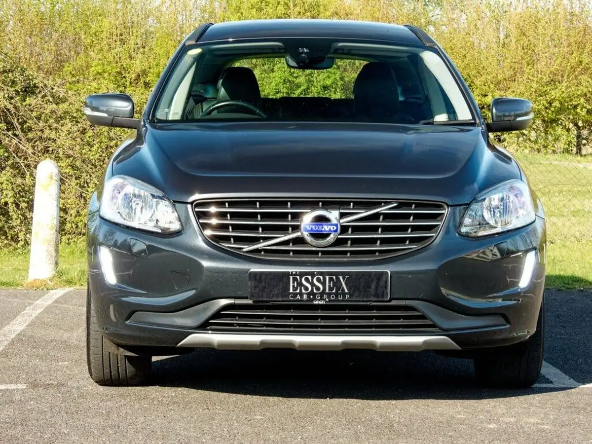 2017-volvo-xc60-24td-d4-se-geartronic-big-2