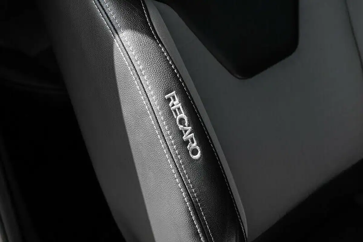 2016-ford-fiesta-16-st-3-3d-big-17