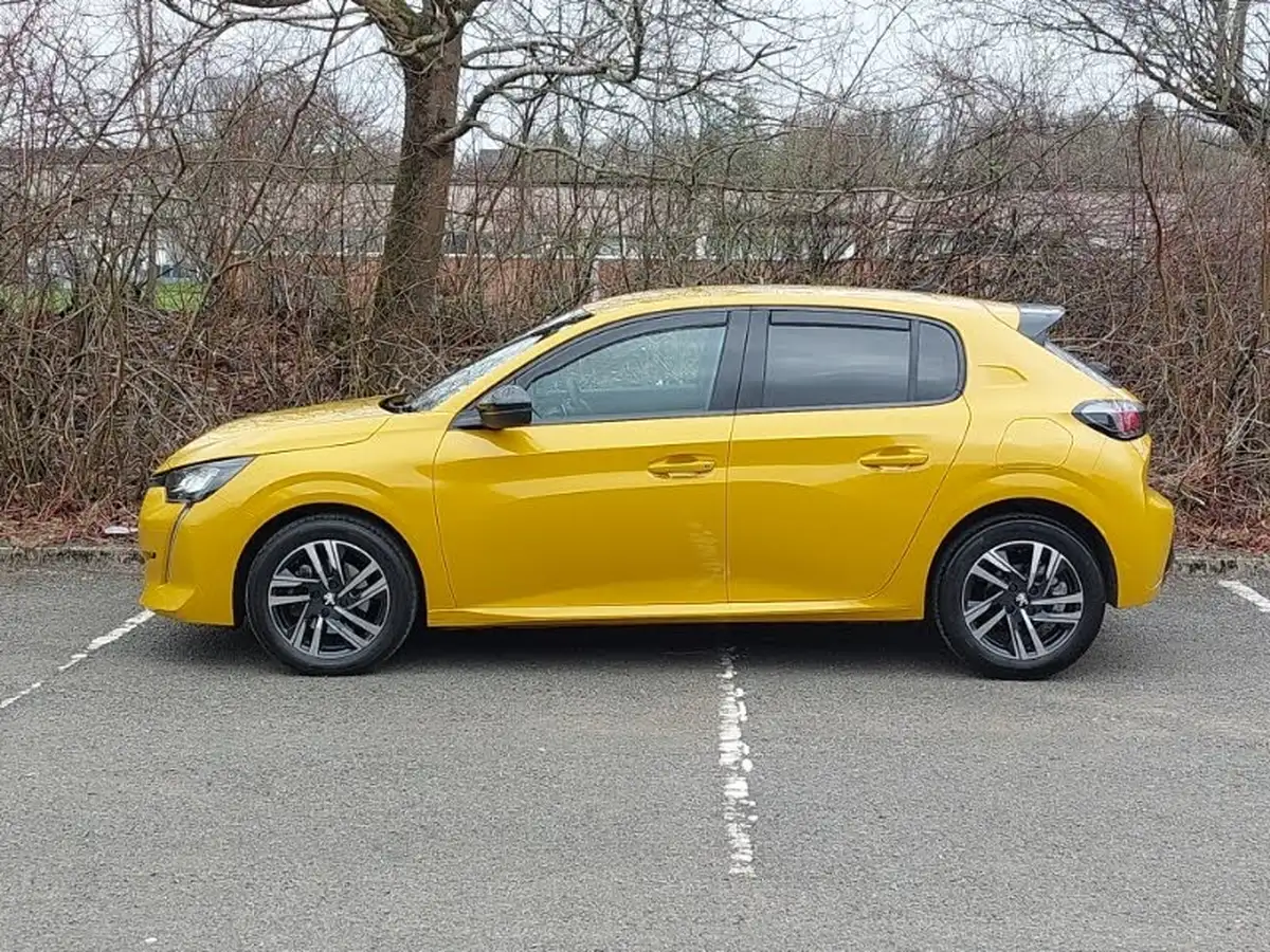 2023-peugeot-208-12-puretech-allure-premium-100ps-eat8-big-3