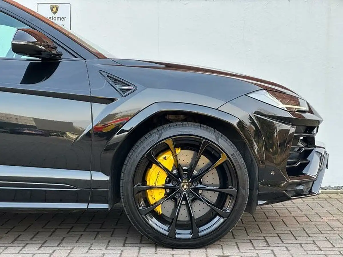 2021-lamborghini-urus-40-no-trim-big-8