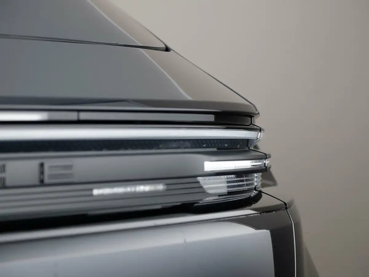 2025-porsche-macan-e-4-electric-big-42