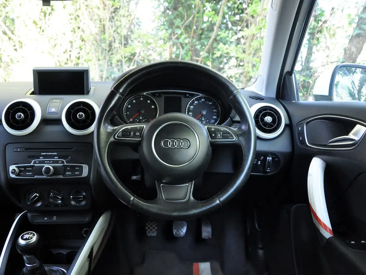 2011-audi-a1-14-competition-line-tfsi-big-38