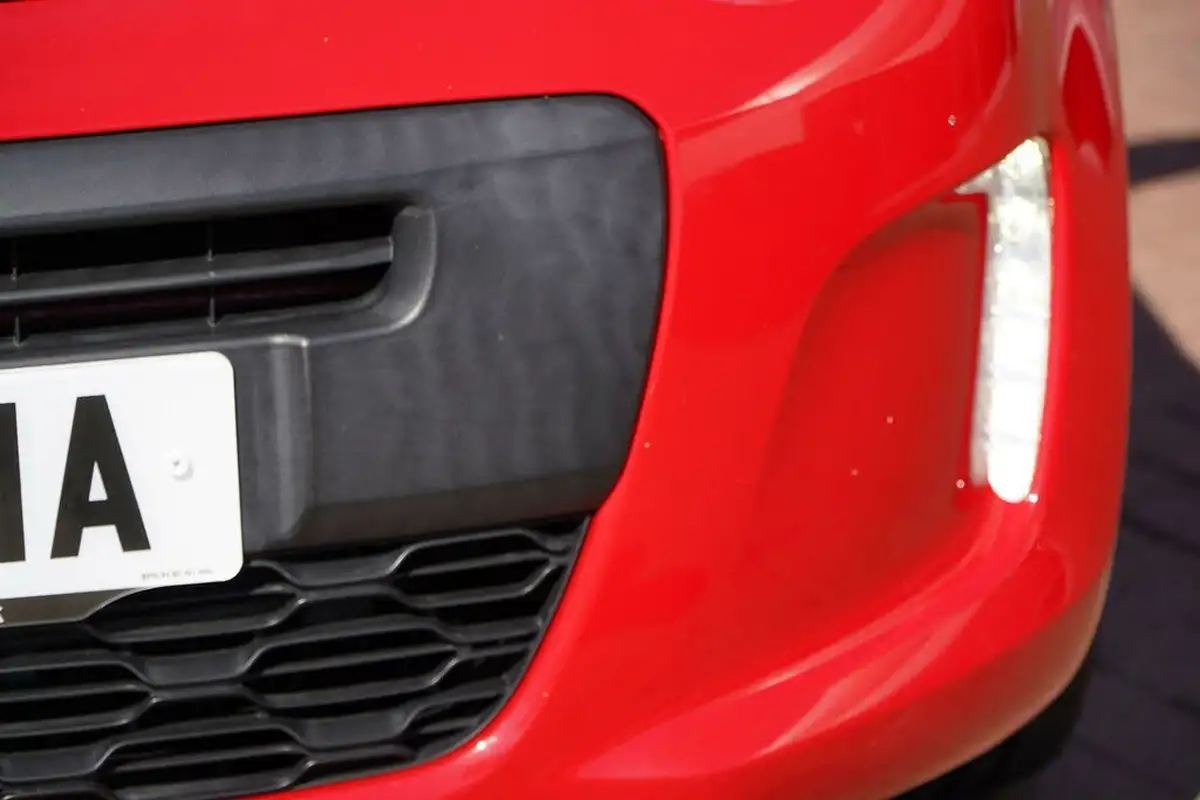 2015-citroen-c1-12-puretech-feel-5d-big-38