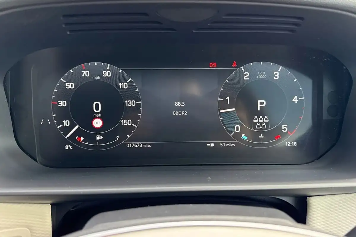 2024-land-rover-discovery-30-d300-dynamic-hse-big-16