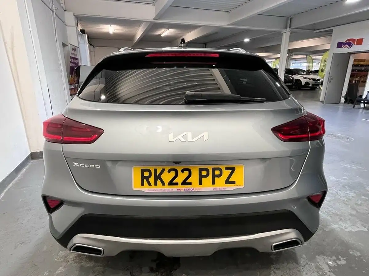 2022-kia-xceed-15-t-gdi-4-big-6