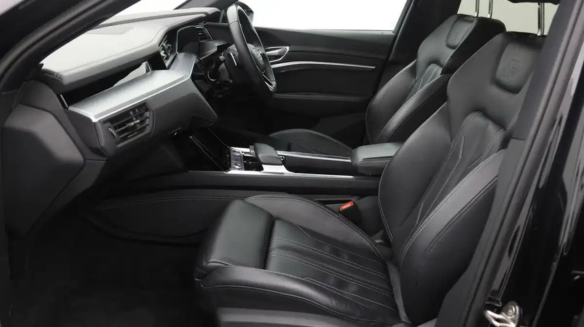 2022-audi-e-tron-55e-black-edition-station-wagon-big-13