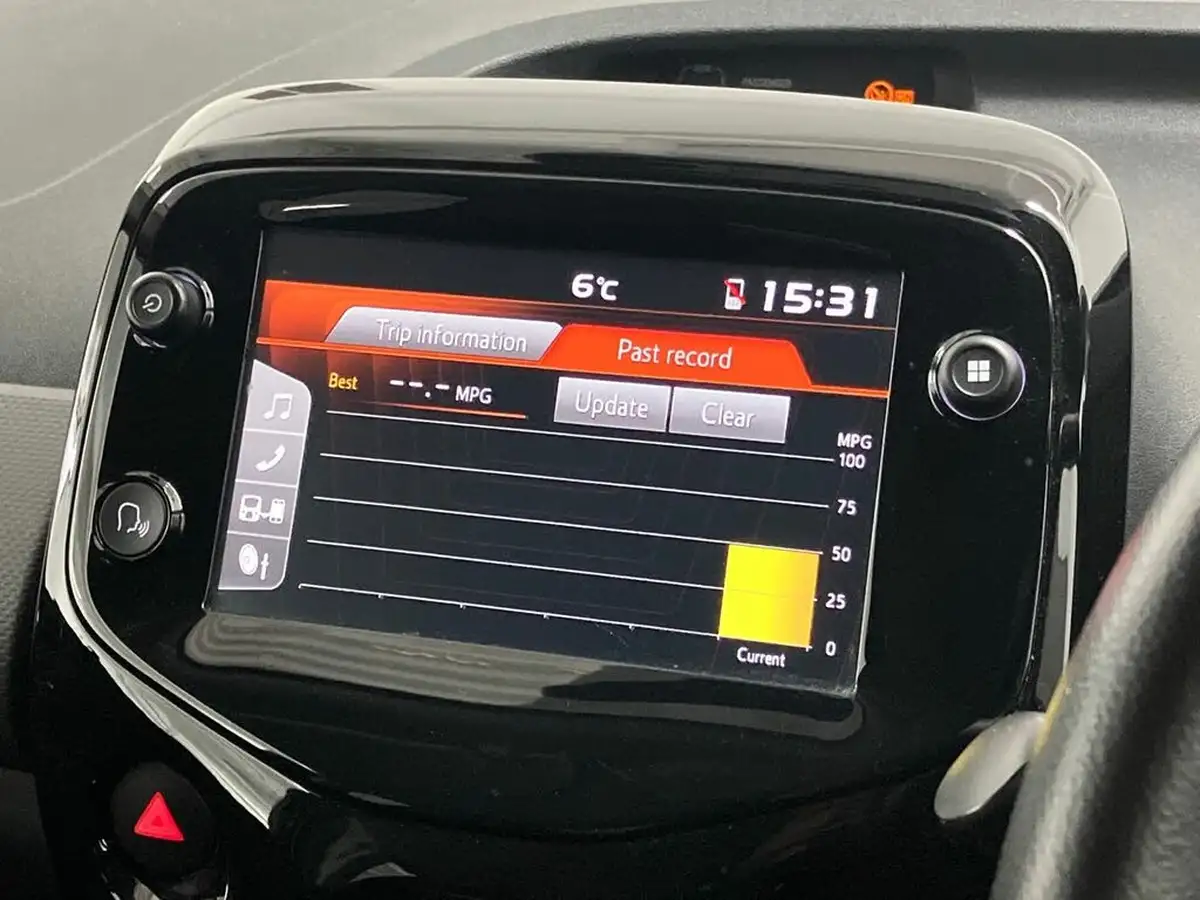 2021-peugeot-108-10-allure-hatchback-5d-big-26