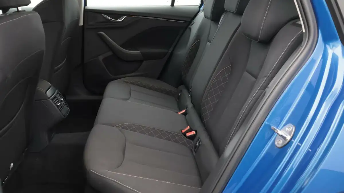 2021-skoda-kamiq-10-tsi-se-95ps-big-16