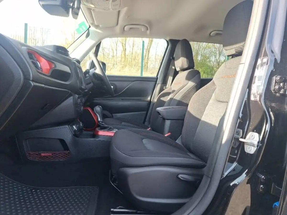 2023-jeep-renegade-13-gse-trailhawk-big-4