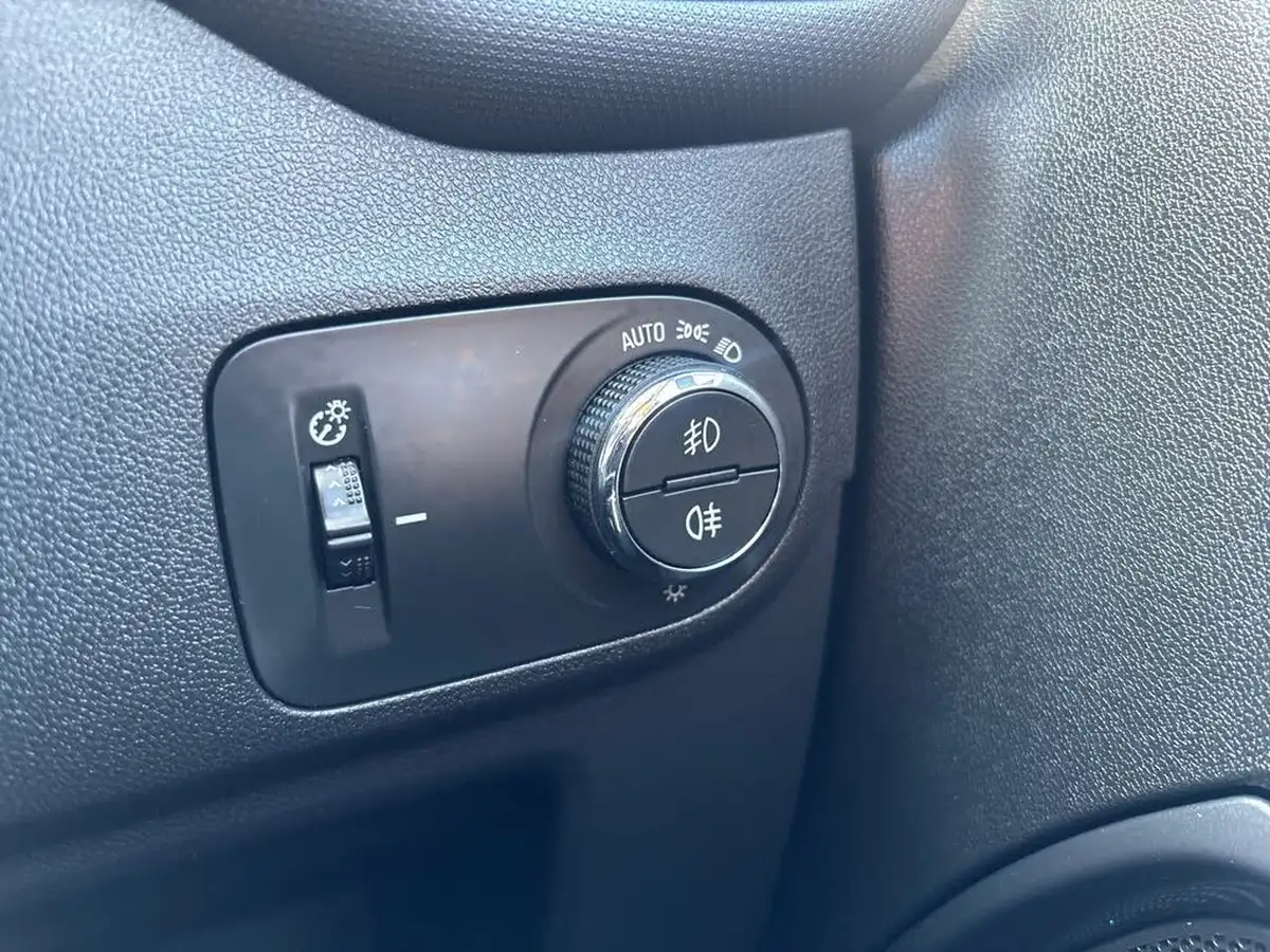 2022-vauxhall-crossland-15-elite-edition-120ps-auto-big-22