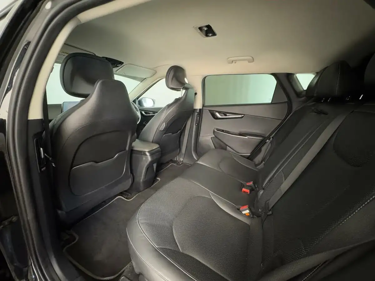 2023-kia-ev6-e-air-big-14