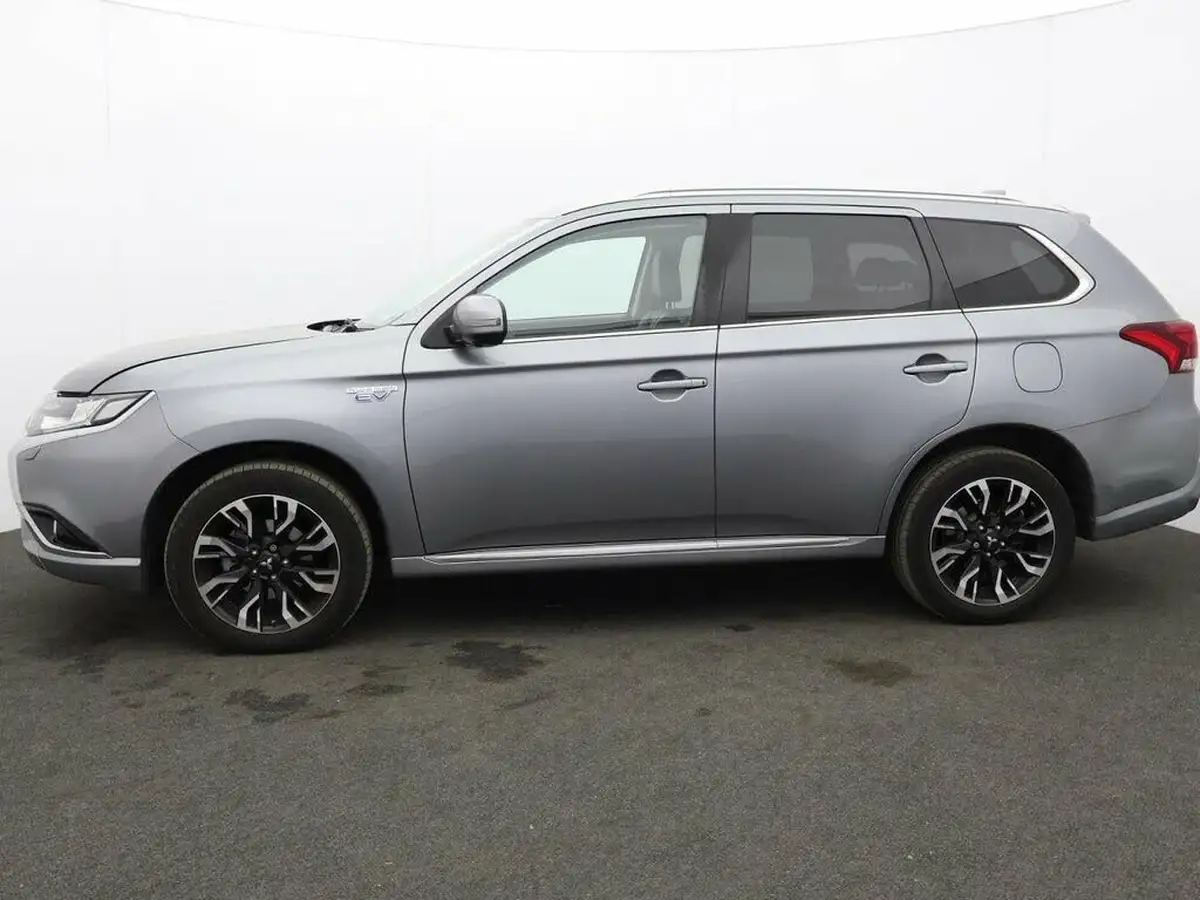 2018-mitsubishi-outlander-20-4h-phev-big-3