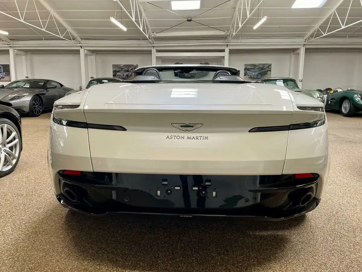 2019-aston-martin-db11-40-v8-big-5