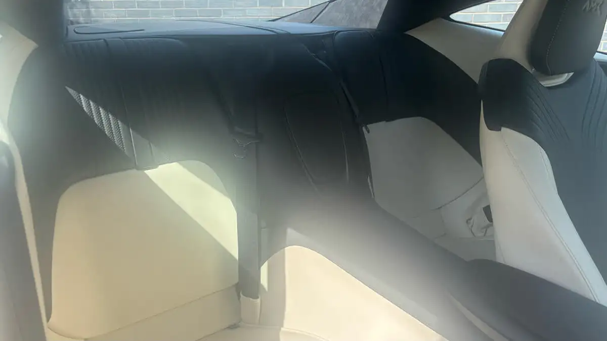 2019-aston-martin-db11-big-19