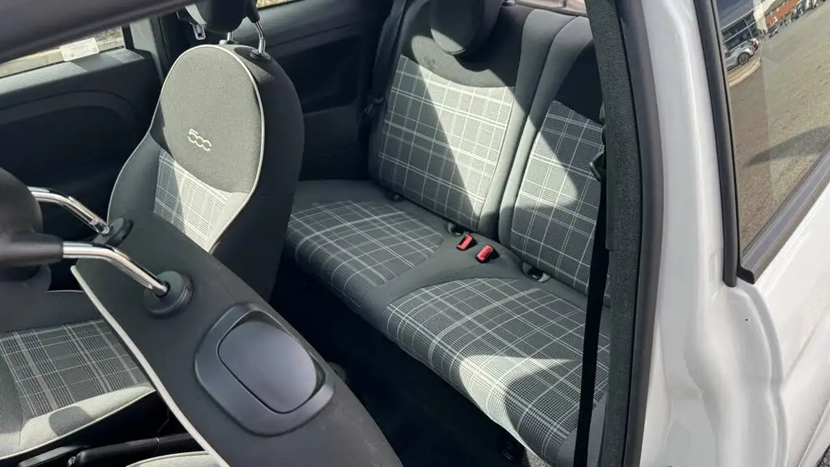 2020-fiat-500-10-lounge-big-16