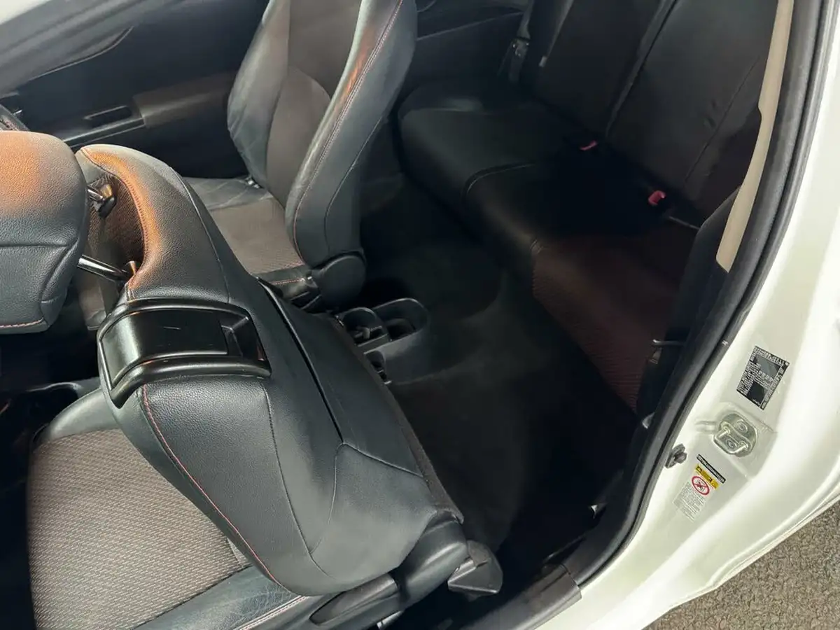2012-toyota-yaris-133-trend-3d-big-36