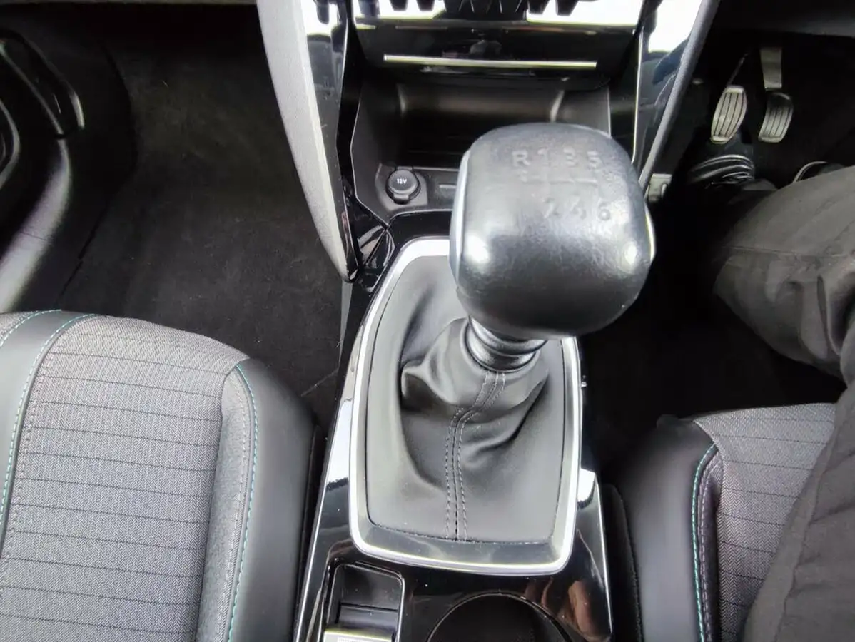2022-peugeot-208-12-puretech-allure-premium-100bhp-big-25