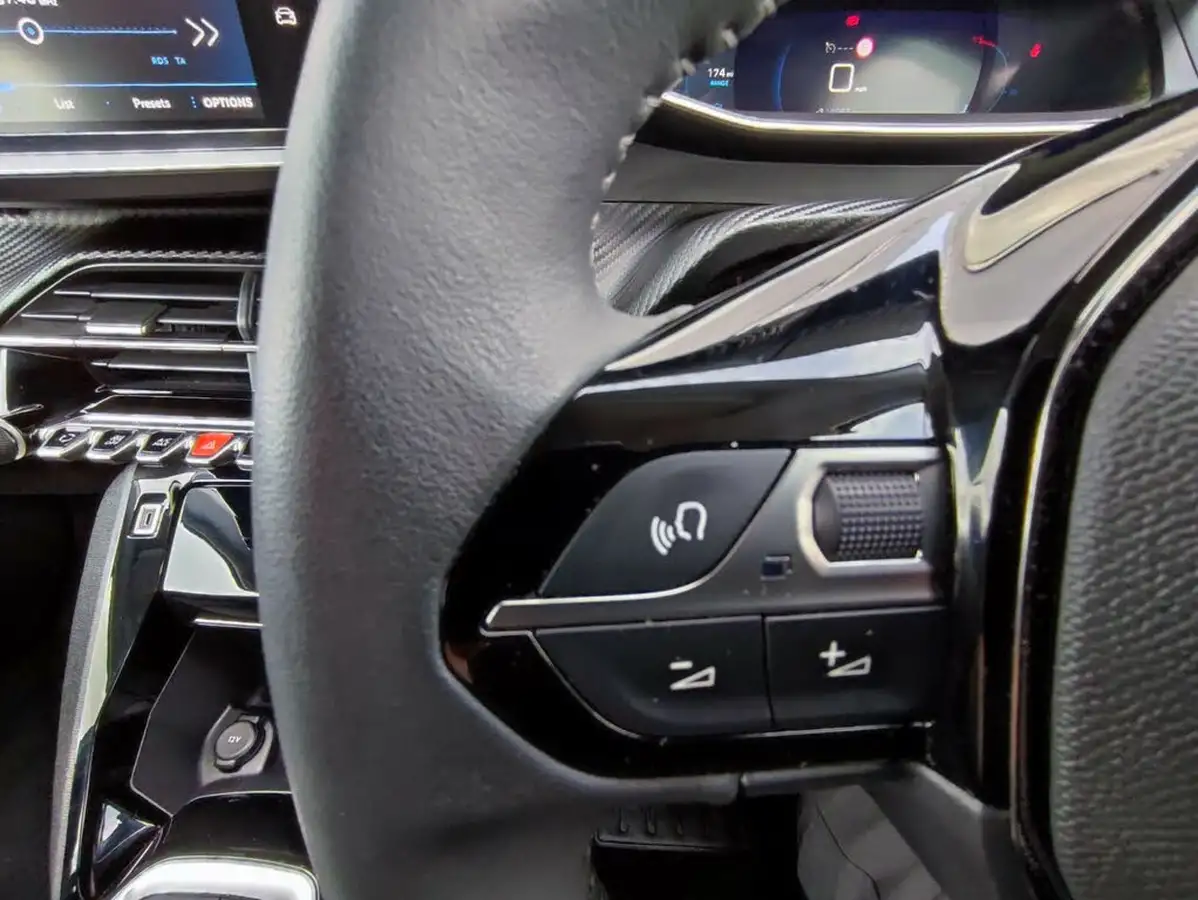 2022-peugeot-208-12-puretech-allure-premium-100bhp-big-21