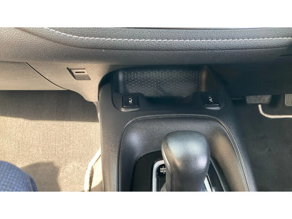 2022-toyota-corolla-18-vvt-i-icon-tech-spare-wheel-touring-sports-5d-big-24