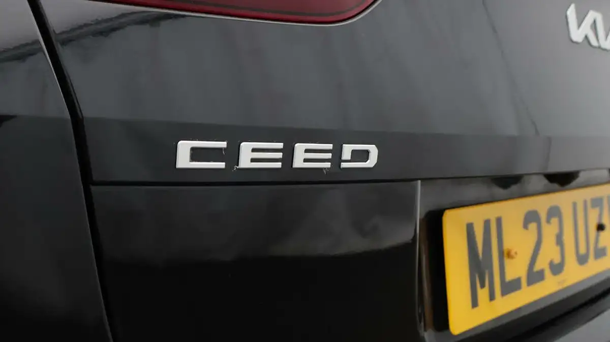 2022-kia-ceed-15-t-gdi-3-sportswagon-big-20